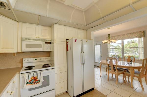 Lyndhurst, 1066 Lyndhurst N, Deerfield Beach, Florida 33442, image 3