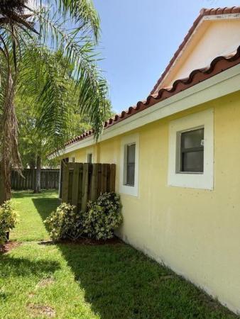 Chatsworth Village Of Greenview Shores 2, 13716 Yarmouth Dr, Wellington, Florida 33414, image 2