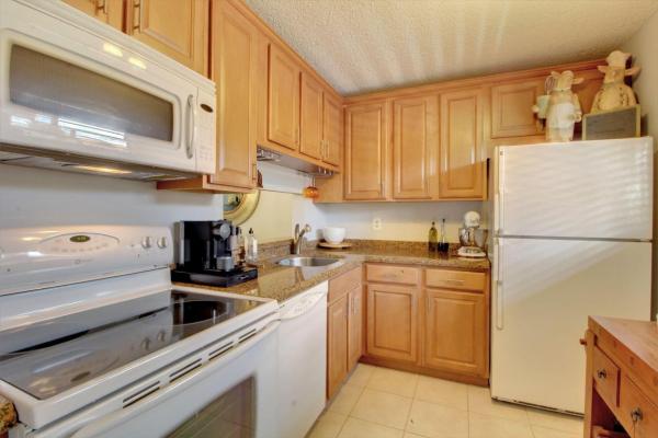 Evergreen At Las Verdes, 5310 Las Verdes Cir #304, Delray Beach, Florida 33484, image 2