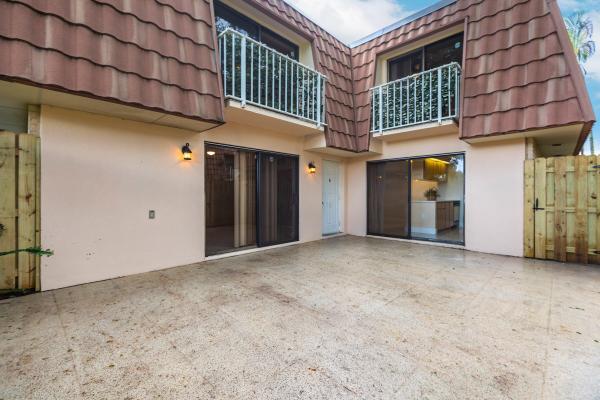 Waterside Luxury Townhomes, 534 Green Springs Pl, West Palm Beach, Florida 33409, image 2