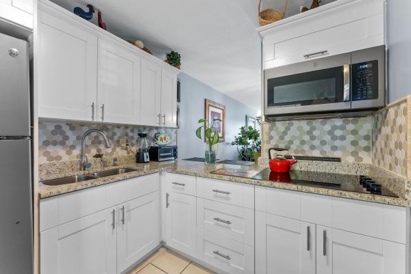 Golden Lakes Village, 405 Lake Evelyn Dr, West Palm Beach, Florida 33411, image 2