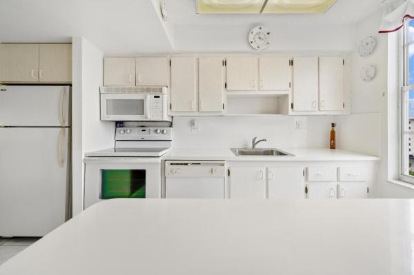 Winston Towers 400, 231 174th St #714, Sunny Isles Beach, Florida 33160, image 2