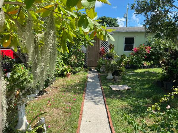 Whispering Palms, 1218 S D St, Lake Worth Beach, Florida 33460, image 1