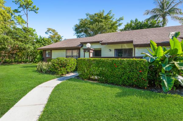 Strathmore Gate West, 361 Quebec Ct, Royal Palm Beach, Florida 33411, image 2
