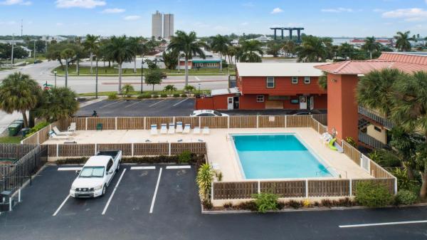 Indian River Place, 701 N Indian River Dr #307, Fort Pierce, Florida 34950, image 1
