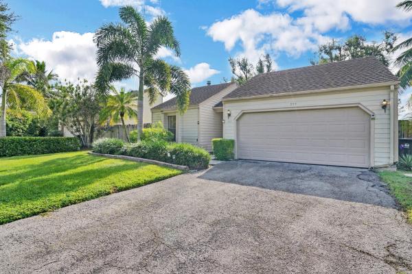 Tree Tops Of Wellington, 535 Sweet Wood Way, Wellington, Florida 33414, image 1