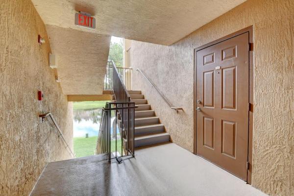 Mirabella Villas, 712 Villa Cir, Boynton Beach, Florida 33435, image 3