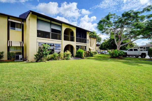 Pine Ridge 3, 325 Pine Ridge Cir #D-1, Greenacres, Florida 33463, image 2