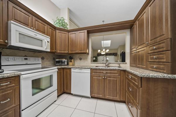 Huntington Pointe, 6362 Royal Manor Cir, Delray Beach, Florida 33484, image 1