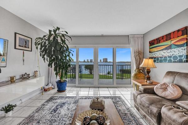 Lake Harbor Cove, 3040 Lake Shore Dr #205, Riviera Beach, Florida 33404, image 2