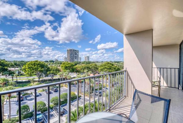 Lakeshore Club, 1830 Embassy Dr #603, West Palm Beach, Florida 33401, image 2
