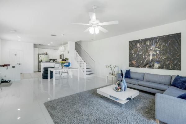 Pinewood Lake, 1046 Pinewood Lake Ct, Greenacres, Florida 33415, image 2
