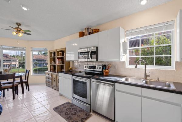 Legends, 254 Legendary Cir, Palm Beach Gardens, Florida 33418, image 2