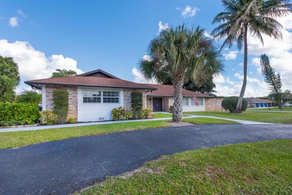 Legend Lake Estates, 4228 Hunting Trl, Lake Worth, Florida 33467, image 1