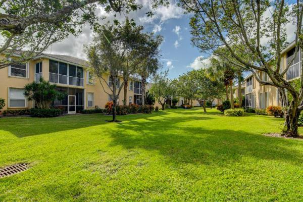 Crystal Pointe At Coral Lakes, 12455 Crystal Pointe Dr #102, Boynton Beach, Florida 33437, image 2