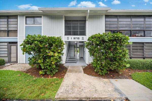 Lakeview At The Hammocks, 9715 Hammocks Blvd #203, The Hammocks, Florida 33196, image 2