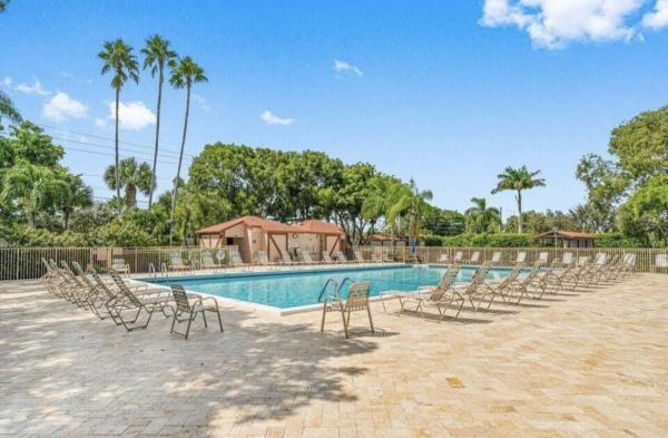 Huntington Lakes 5, 7260 Kinghurst Dr #507, Delray Beach, Florida 33446, image 1