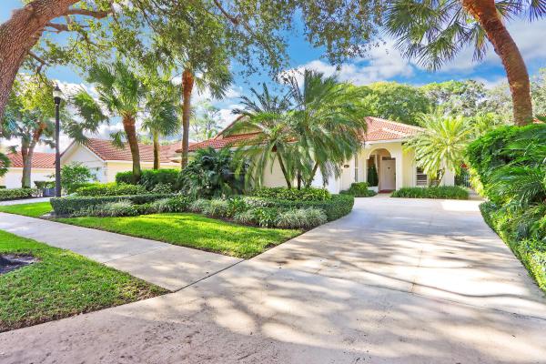 Oaks East, 229 E Tall Oaks Cir, Palm Beach Gardens, Florida 33410, image 2
