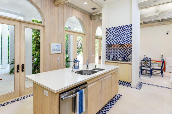 Phipps Estates, 215 Via Tortuga, Palm Beach, Florida 33480, image 2