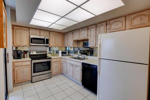 Willow Wood Midrise At Boca Country Club, 6797 Willow Wood Dr #6085, Boca Raton, Florida 33434, image 3