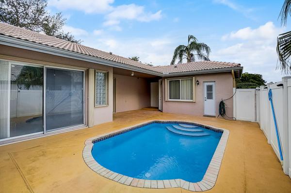 Avalon Estates At Woodmont, 7872 NW 77th Ave, Tamarac, Florida 33321, image 2
