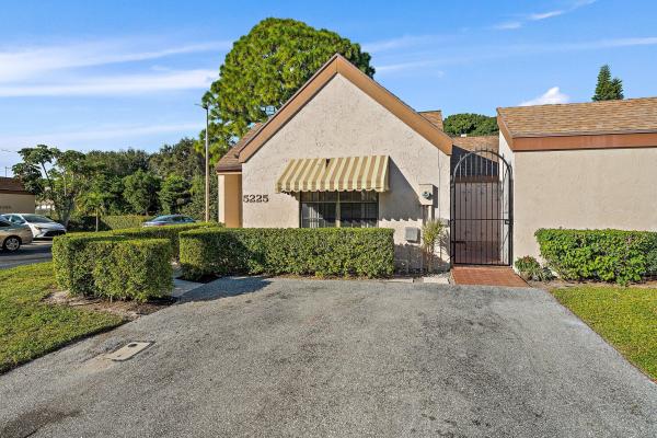 Cinnamon, 5225 Spice Dr, Palm Beach Gardens, Florida 33418, image 1