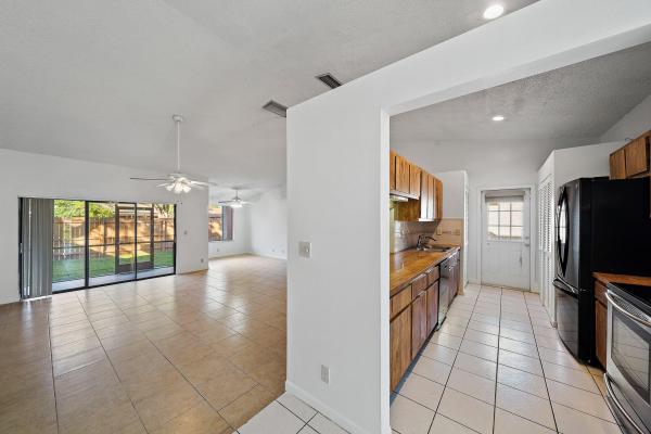 Cinnamon, 5225 Spice Dr, Palm Beach Gardens, Florida 33418, image 3