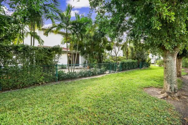 The Villas At Palm Springs, 388 N Palm Villas Way, Palm Springs, Florida 33461, image 2