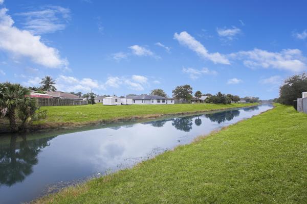 Hidden Oaks, 820 SW Dalton Ave, Port St. Lucie, Florida 34953, image 1