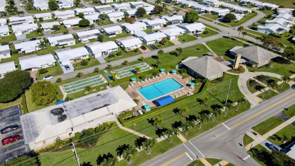 Leisureville Lake, 1804 Ocean Dr #104, Boynton Beach, Florida 33426, image 1