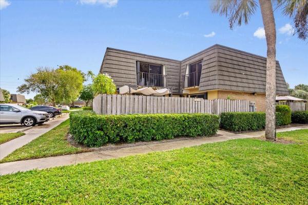 Village Of Sandalwood Lakes, 2512 25th Way, West Palm Beach, Florida 33407, image 3