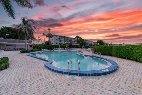 Lake Clarke Gardens, 2668 N Garden Dr N #210, Lake Worth, Florida 33461, image 2