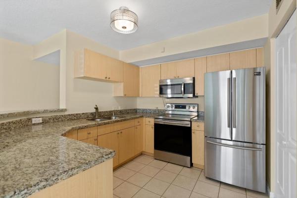 Mirabella Villas, 807 Villa Cir, Boynton Beach, Florida 33435, image 2