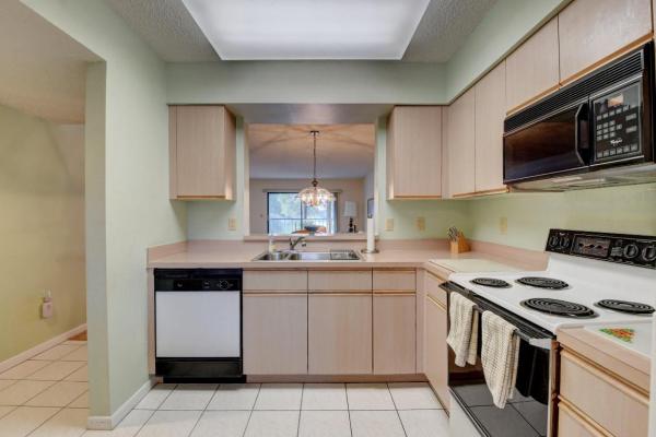 Huntington Pointe, 6121 Pointe Regal Cir #301, Delray Beach, Florida 33484, image 2