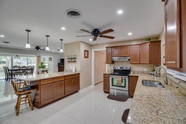 Sunrise Estates, 1206 S 11th St, Fort Pierce, Florida 34950, image 2
