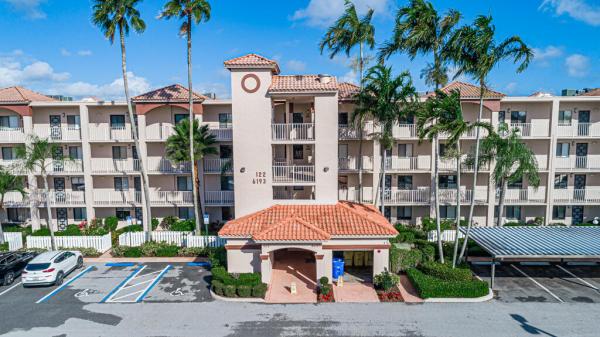 Huntington Pointe, 6193 Pointe Regal Cir #203, Delray Beach, Florida 33484, image 2