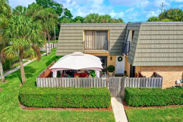 Village Of Sandalwood Lakes, 2701 27th Way, West Palm Beach, Florida 33407, image 2