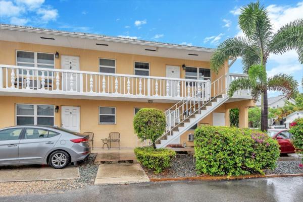 Casa De Playa Of Lake Worth, 111 N L St #9, Lake Worth Beach, Florida 33460, image 1