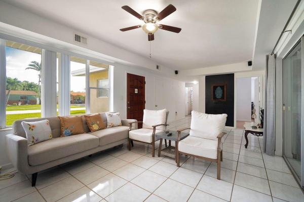Palm Springs Village, 465 Fontana Dr, Palm Springs, Florida 33461, image 2