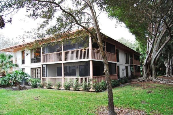 Golf Villas, 601 Brackenwood Cv, Palm Beach Gardens, Florida 33418, image 1
