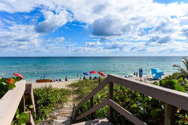 Pelican Beach, 4535 Coquina Ln #B, Boynton Beach, Florida 33435, image 2