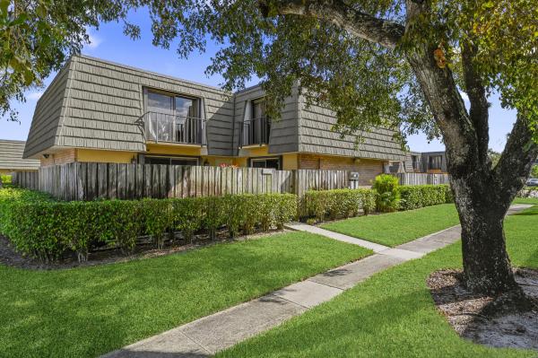 Village Of Sandalwood Lakes, 1604 16th Way, West Palm Beach, Florida 33407, image 2