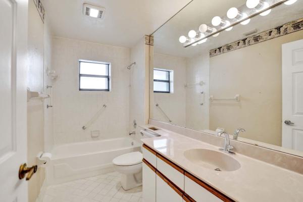 Fairmont Place, 4947 Boxwood Cir, Boynton Beach, Florida 33436, image 2
