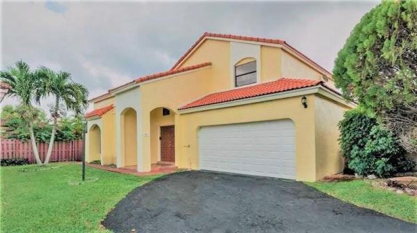 Poinciana Pointe, 551 SW 88th Pl, Fountainebleau, Florida 33174, image 2