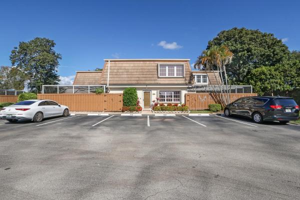 Winchester Courts, 11625 Winchester Dr #B, Palm Beach Gardens, Florida 33410, image 3