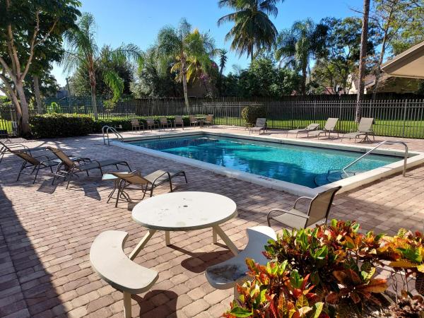 Hidden Pines Of Wellington, 252 Pleasant Wood Dr, Wellington, Florida 33414, image 2