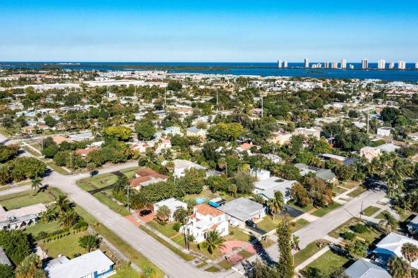 Kelsey City, 359 Greenbriar Dr, Lake Park, Florida 33403, image 1