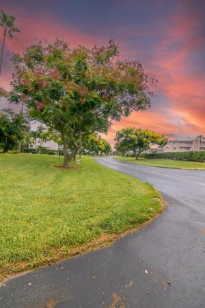 Lake Clarke Gardens, 2687 N Garden Dr N #304, Lake Worth, Florida 33461, image 2