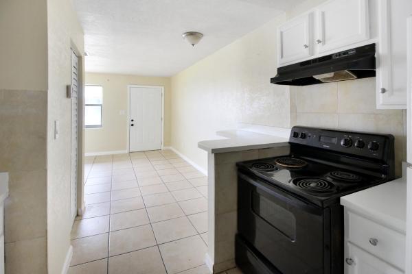 Raders, 698 SW 4th St, Belle Glade, Florida 33430, image 1