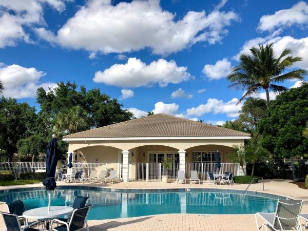 Palmbrooke Townhomes, 4588 Palmbrooke Cir, West Palm Beach, Florida 33417, image 2